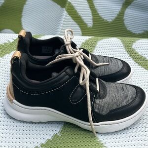 EUC Clark’s Leather Canvas combo Lace Up Sneakers Size 6M Black Noir Gray Beige